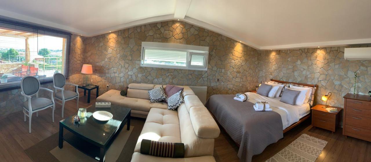 Апартаменты Doormat# Wait 'N Sea, Jacuzzi, Luxury Stone House Эпаноми Экстерьер фото