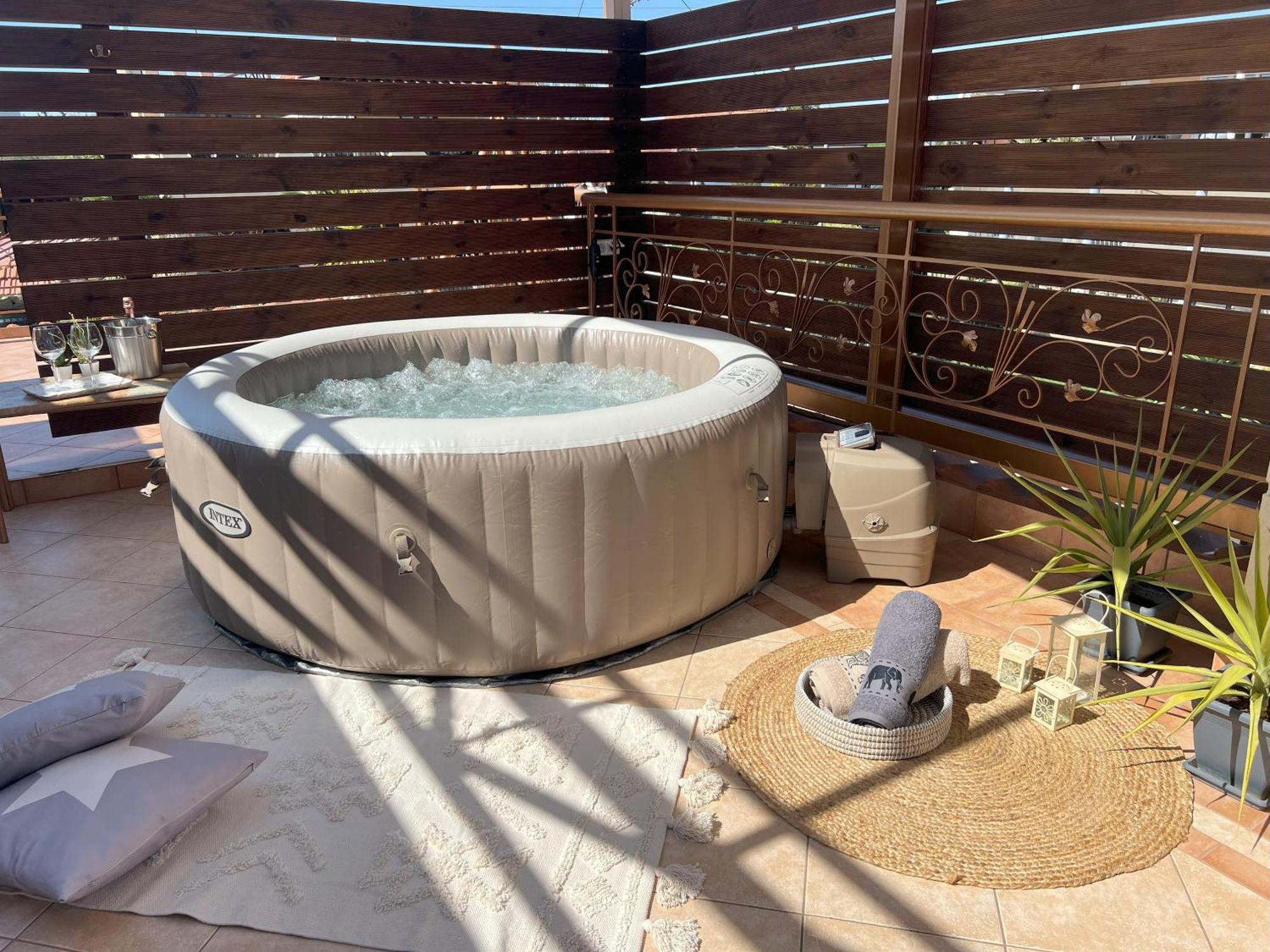Апартаменты Doormat# Wait 'N Sea, Jacuzzi, Luxury Stone House Эпаноми Экстерьер фото